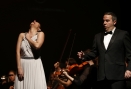 La soprano Sara Blanch i el bariton Xavier Aguilar cantant i actuant 